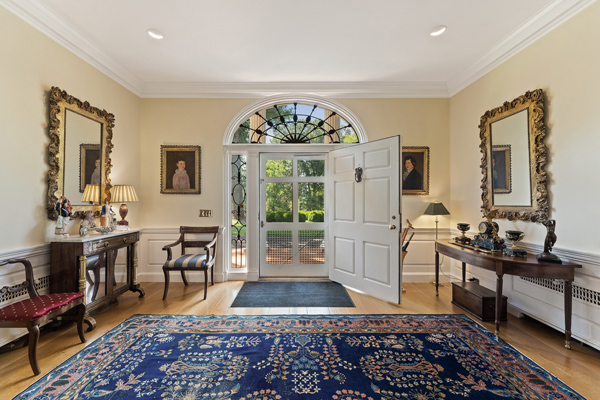 The Oaks dining room